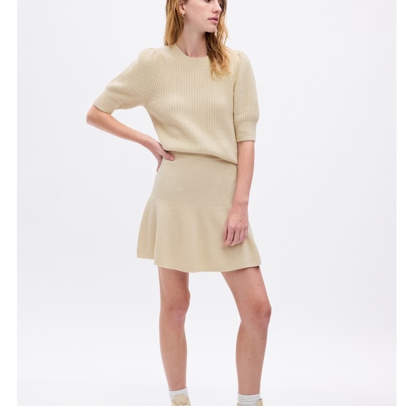 GAP Dresses & Skirts - NWT Ladies XL Gap Skating Style skirt